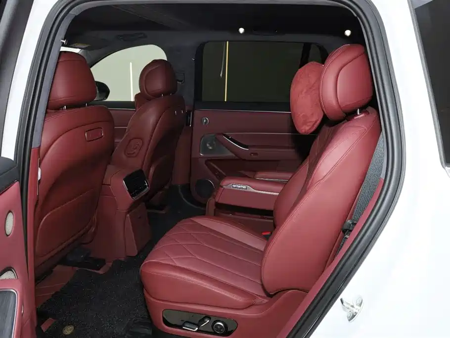AITO Wenjie AITO M8 2025 Extended Range Ultra 53.4kWh 6-Seater фото 24