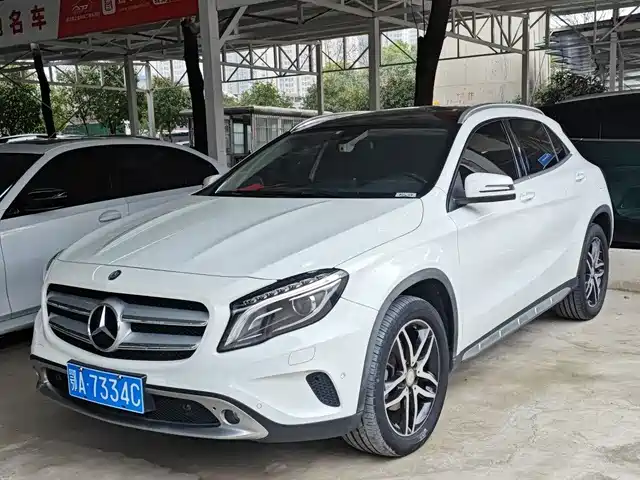 MERCEDES-BENZ GLA