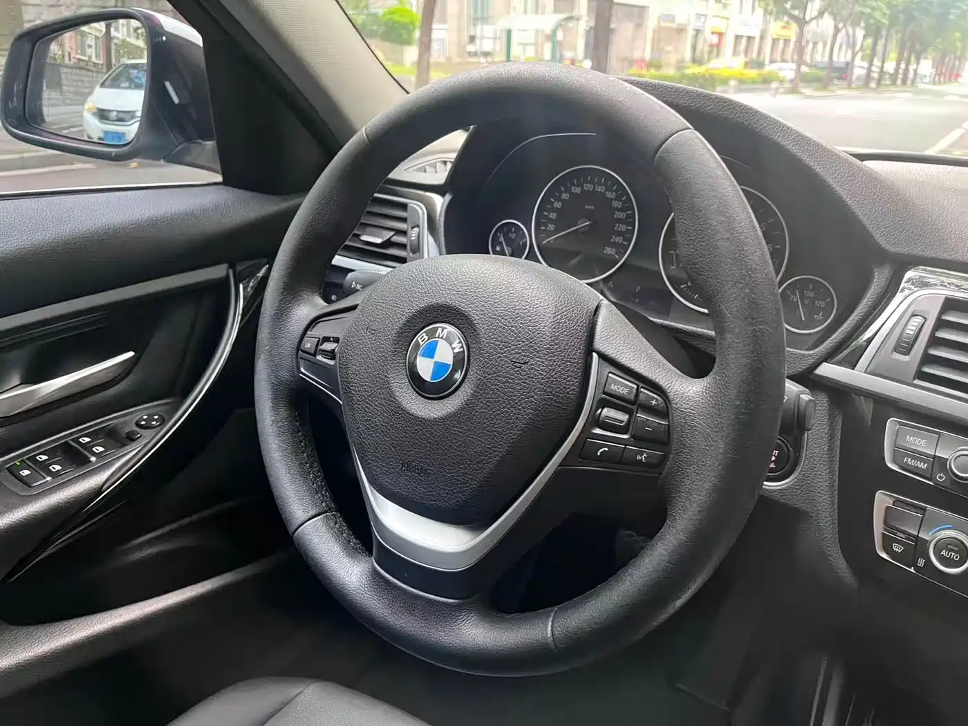 BMW 3 Series 2017 320Li Fashion фото 4