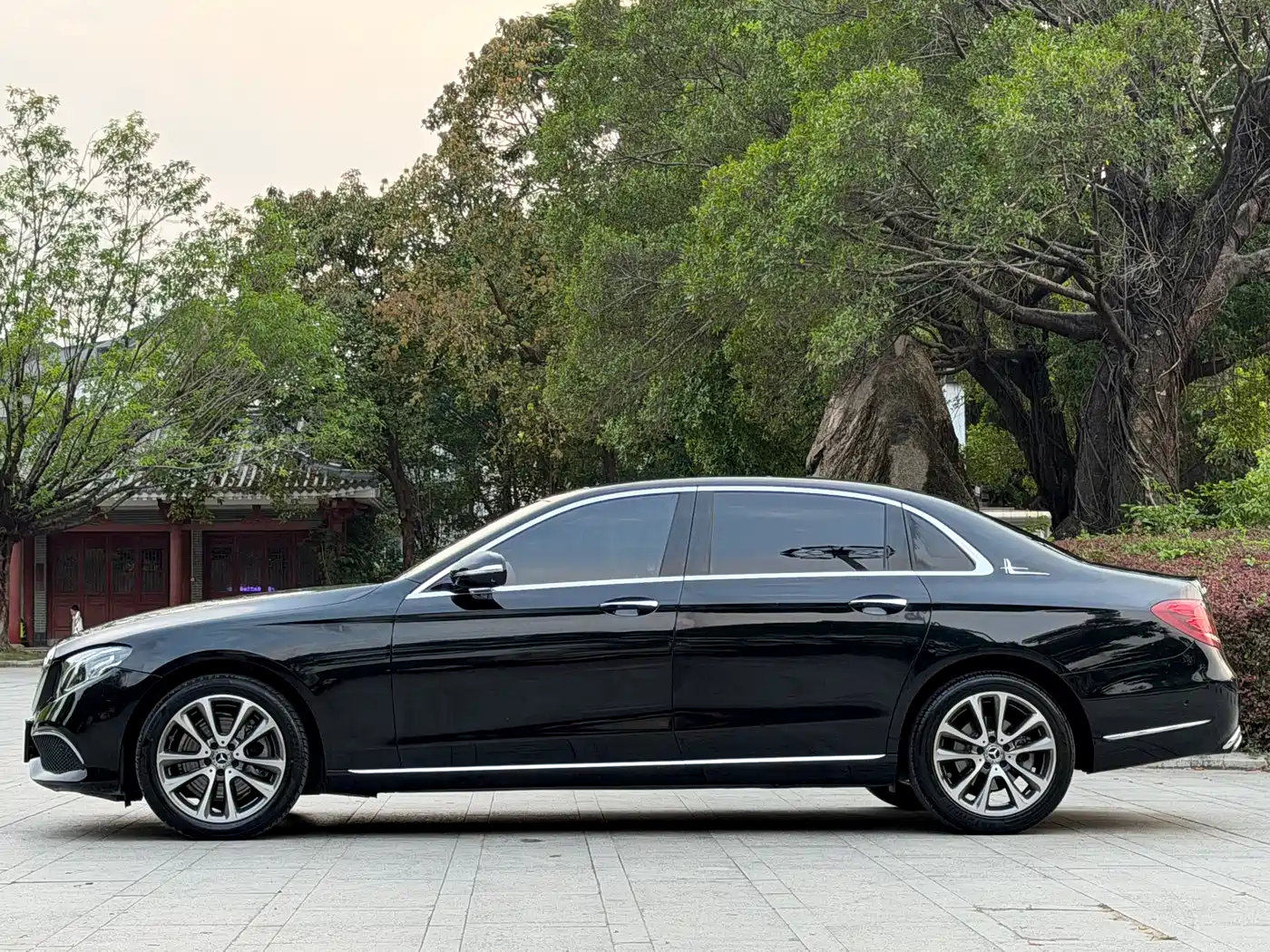 Mercedes-Benz E-Class 2018 Facelift E 200 L 4MATIC фото 4