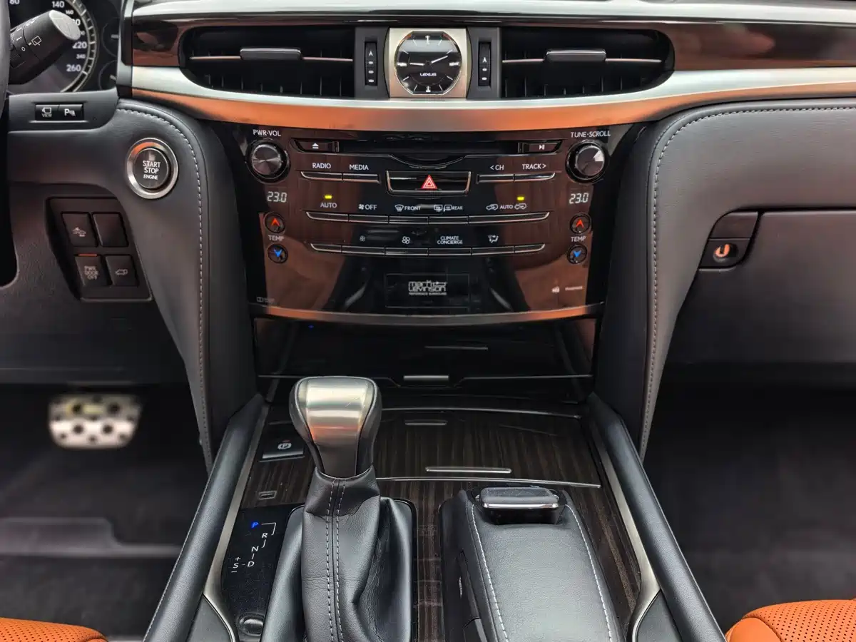 Lexus LX 2019 570 Peak Special Edition фото 18