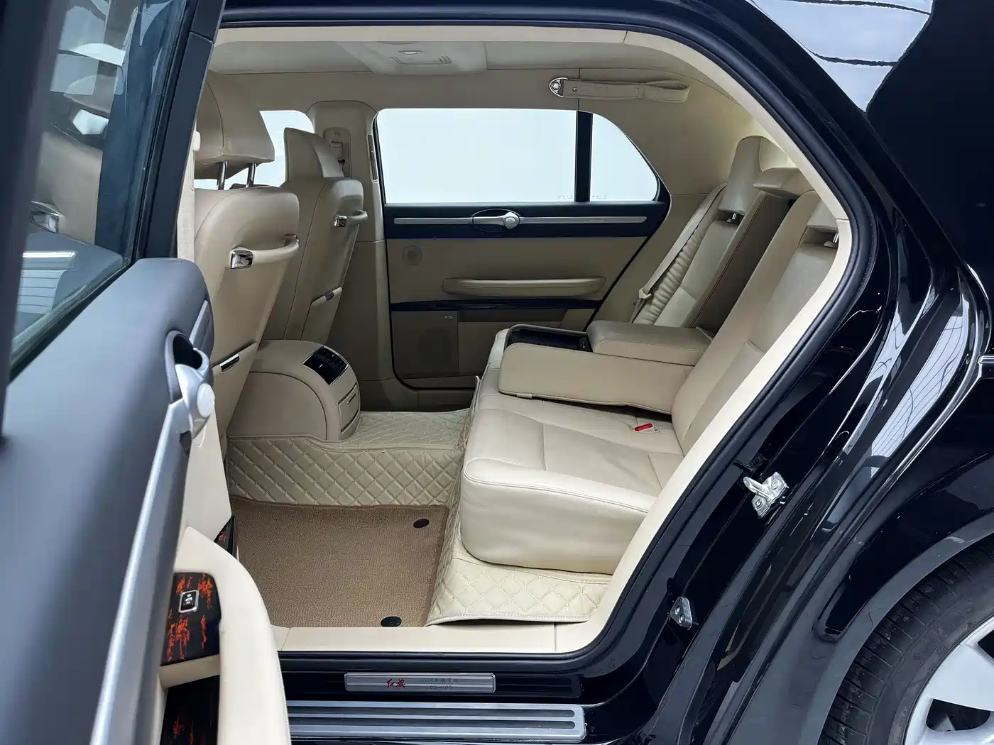 Hongqi National Gift 2014 6.0L Prestige Edition фото 7