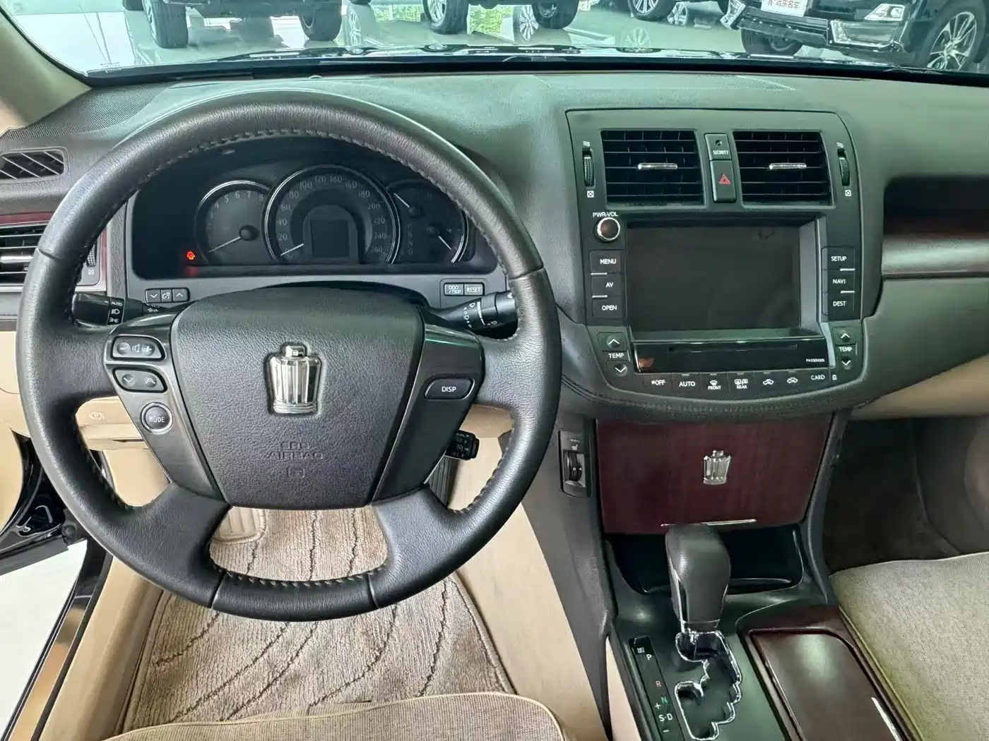 Toyota Crown 2012 2.5L Royal Navigation Edition фото 12