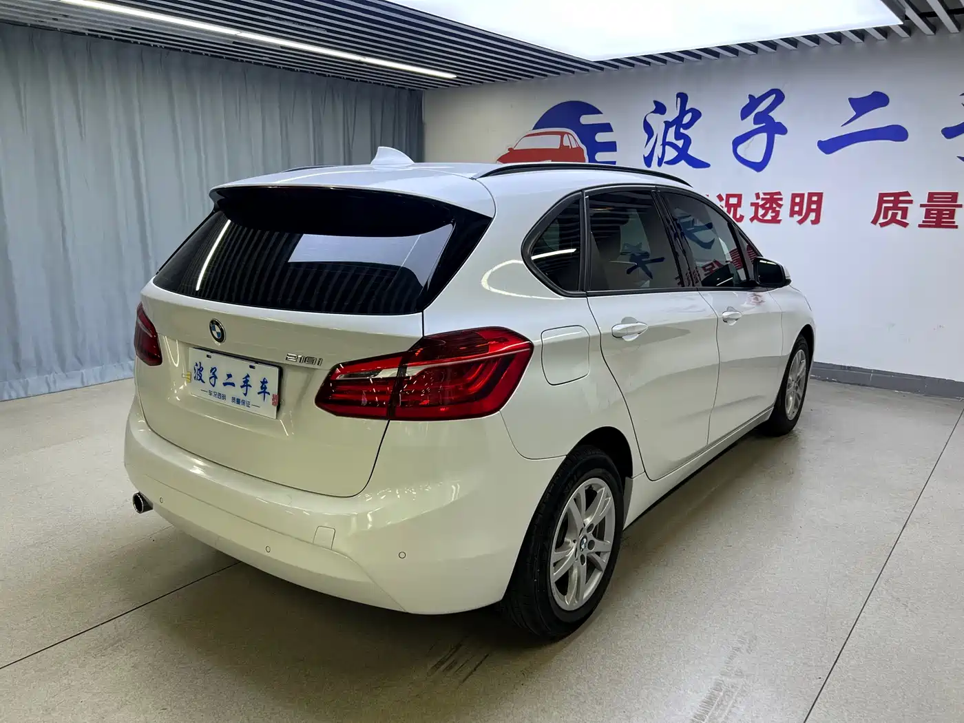 BMW 2 Series Touring 2016 218i Leading фото 18