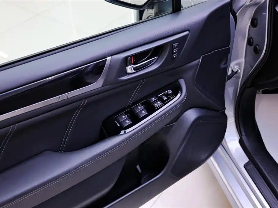 Subaru Legacy 2016 2.5i AWD Glory Edition фото 17
