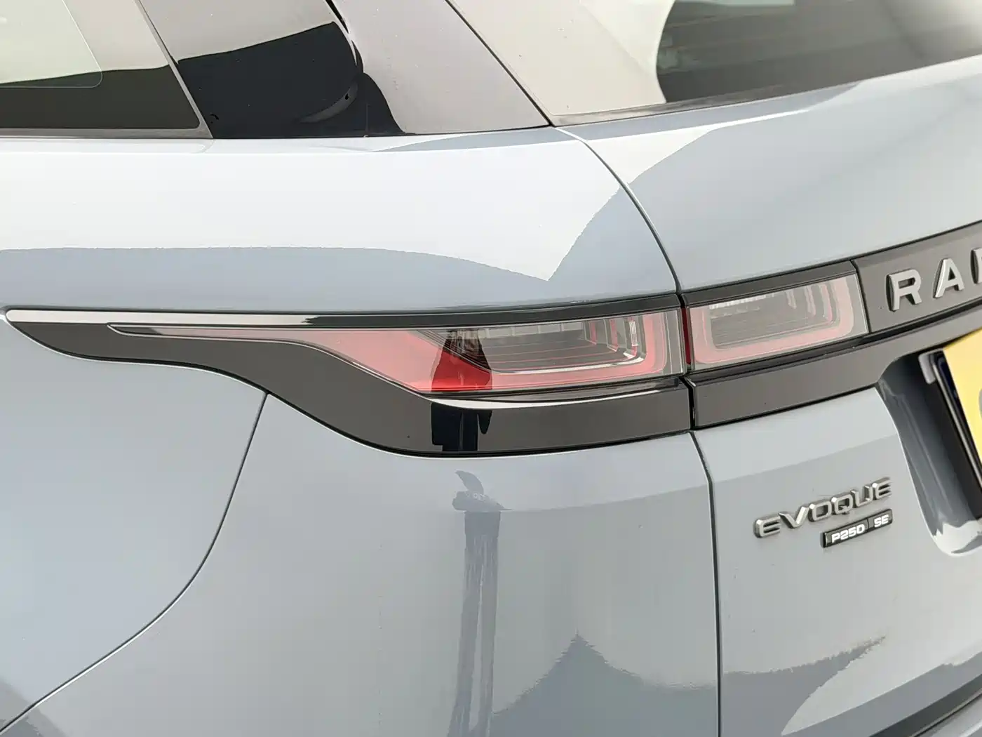 Land Rover Range Rover Evoque 2020 249PS R-DYNAMIC SE Sport Tech Edition фото 12