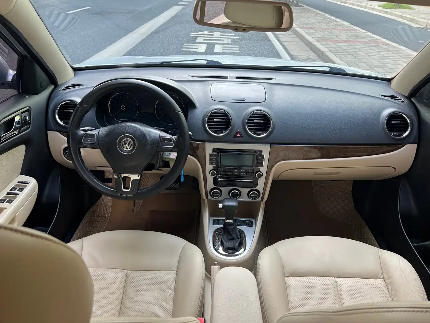 Volkswagen Lavida 2011 1.6L Automatic Pinxuan Edition фото 12
