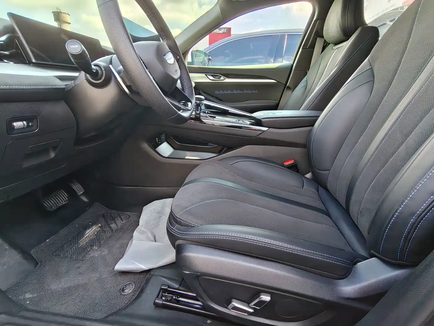 Photo 4 - Geely Preface