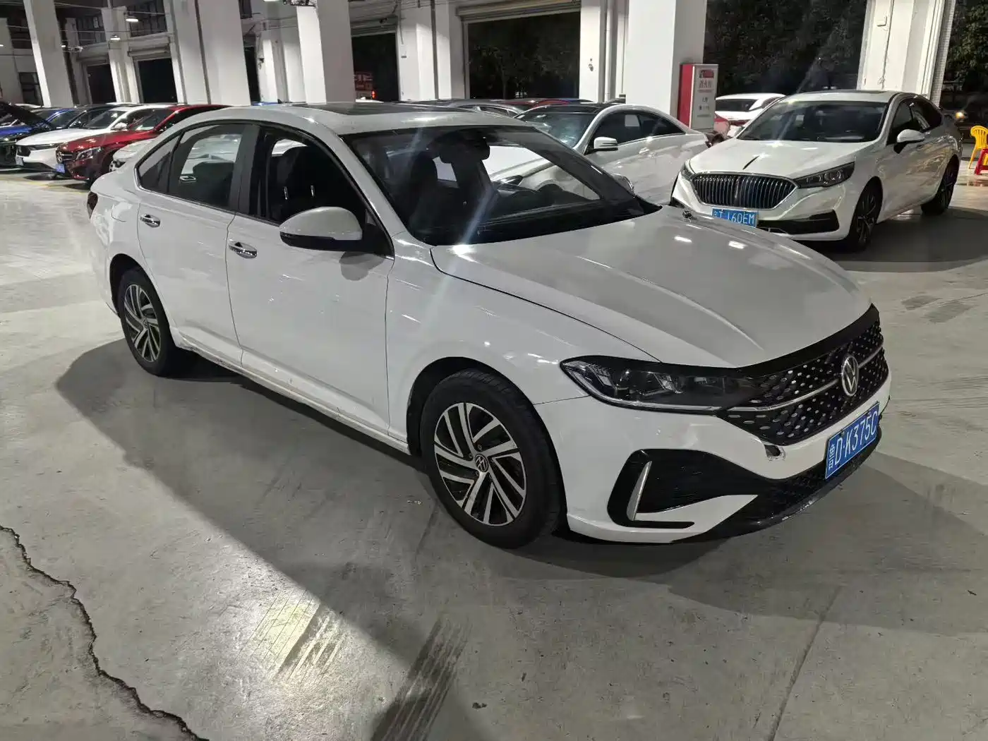Volkswagen Lavida 2023 1.5L Auto Five Million Edition фото 2