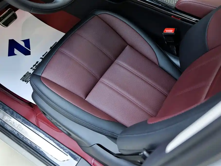 Land Rover Range Rover Evoque 2023 Range Rover Evoque L 249PS Luxury Edition фото 28