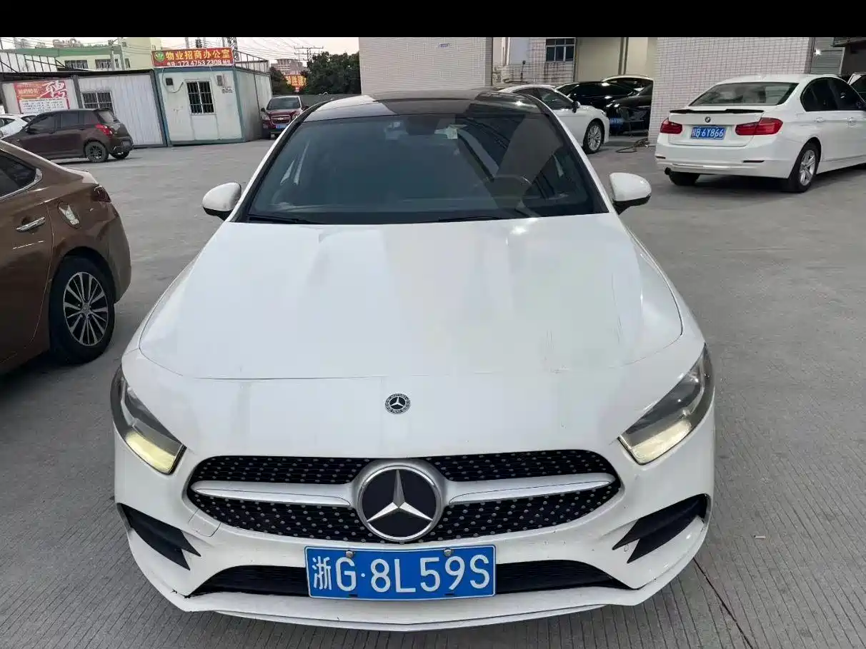 Mercedes-Benz A-Class 2019 A 180 L Sport Sedan фото 5