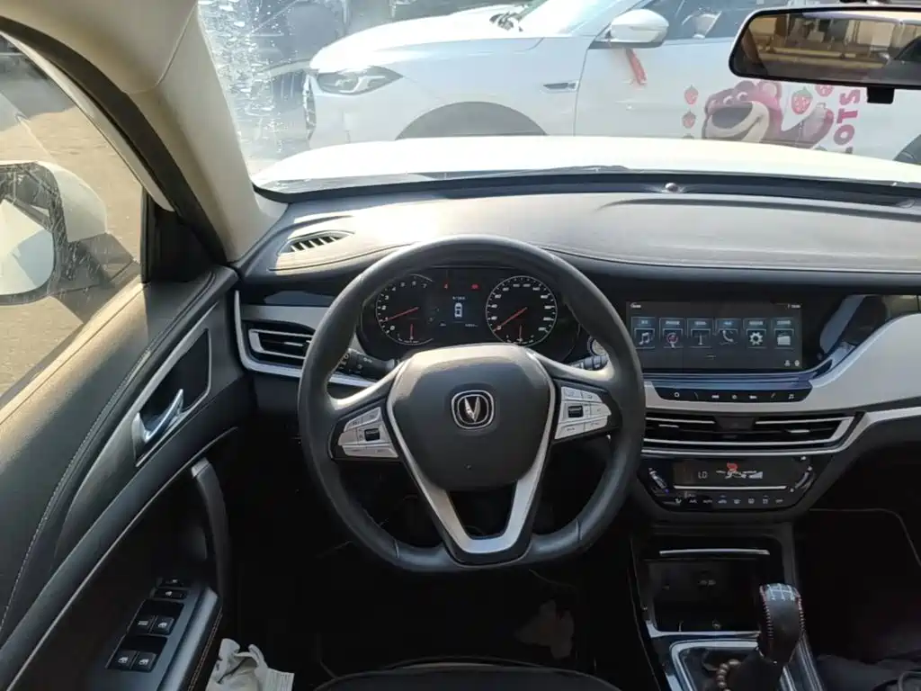 Фото 11 - Changan CS35 PLUS