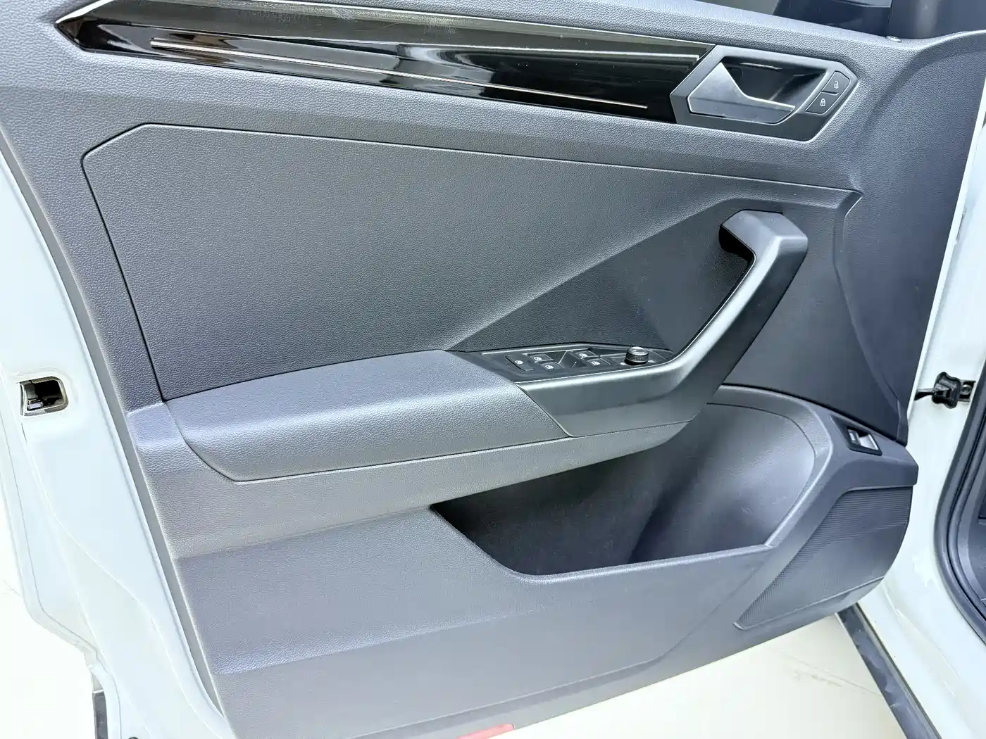 VOLKSWAGEN T ROC EXPLORING SONGS