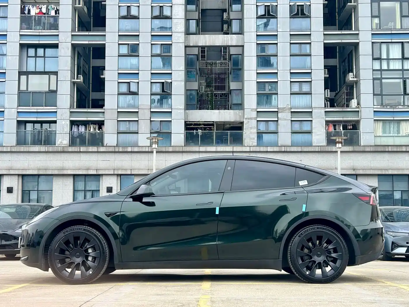 TESLA MODEL Y