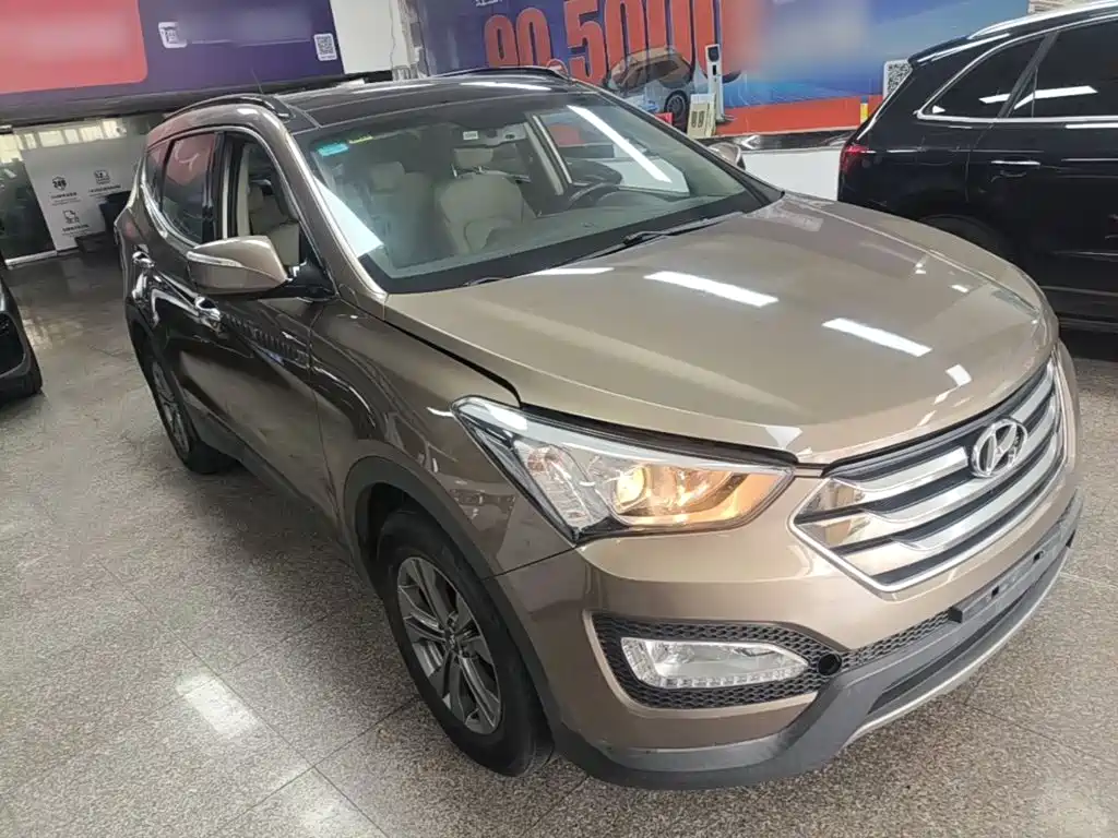 Фото 4 - Hyundai Santa Fe