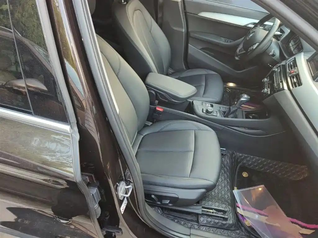 BMW X1 2018 sDrive20Li Leading Model фото 25