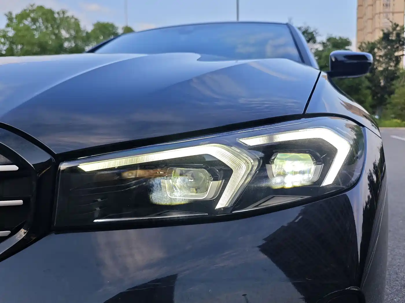BMW 3 Series 2023 325i M Sport Black Night Package фото 17