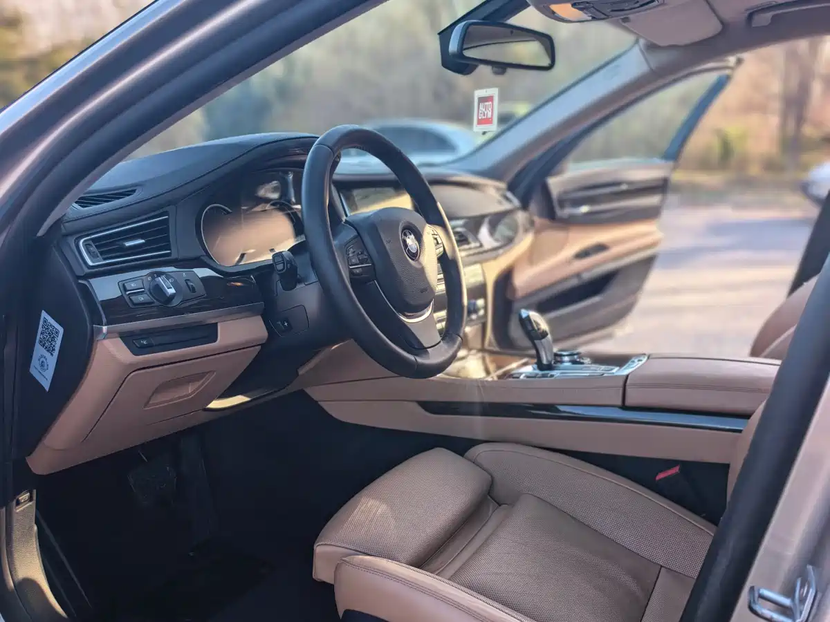 BMW 7 Series 2013 Model 740Li Leading фото 8