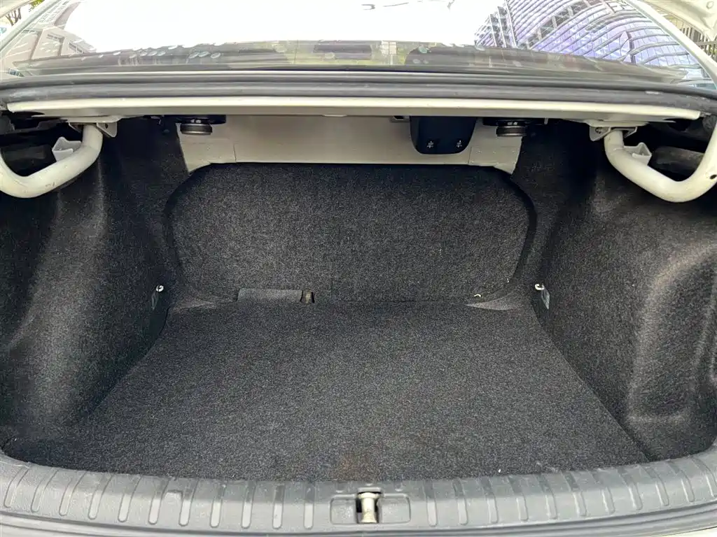 Volkswagen Bora 2015 Quality Edition 1.6L Automatic Fashion фото 30