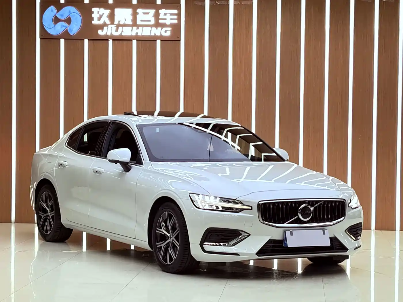 Volvo S60 2023 2023 B4 Smart Comfort Luxury Edition