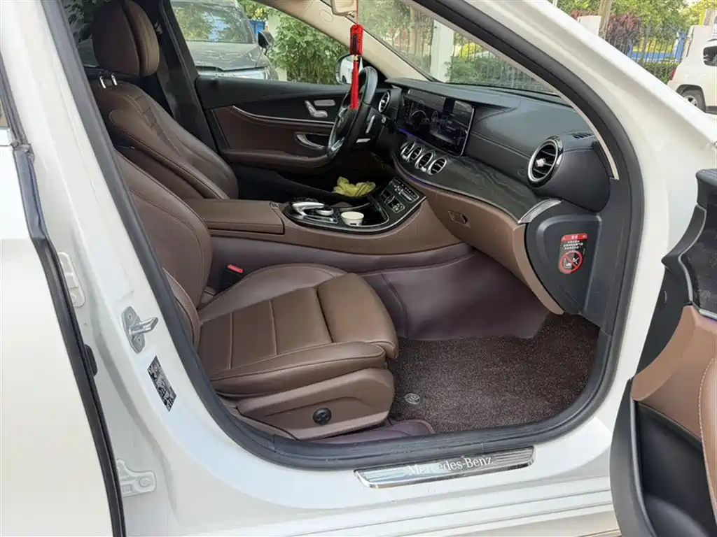 Mercedes-Benz E-Class 2018 E 200 L Sport фото 13
