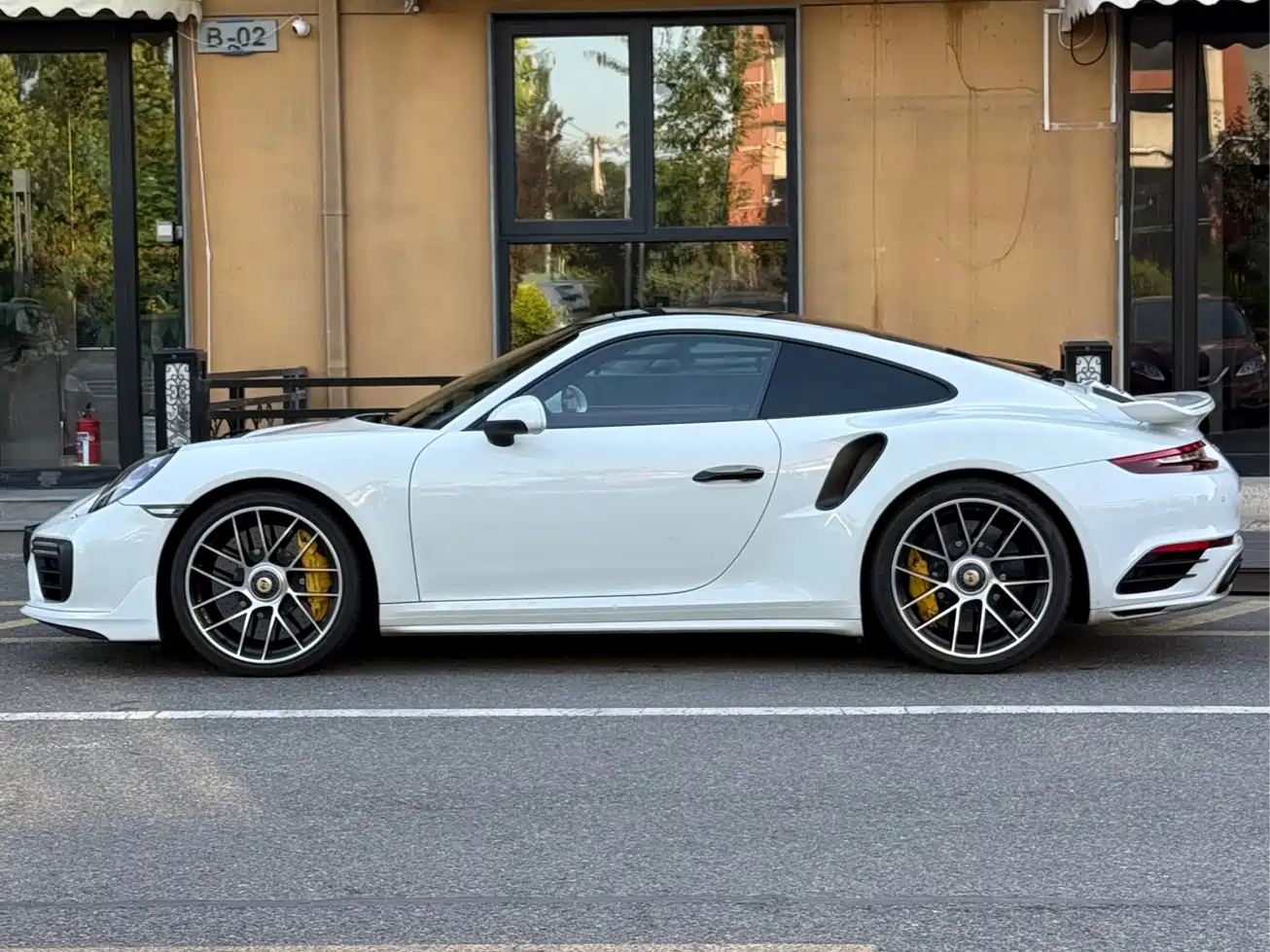 Porsche 911 2016 Turbo S 3.8T фото 2