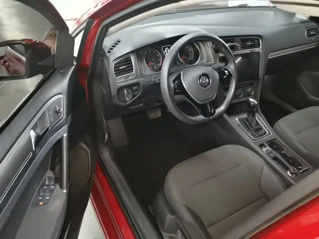 Volkswagen Golf 2016 1.6L Automatic Comfort фото 16