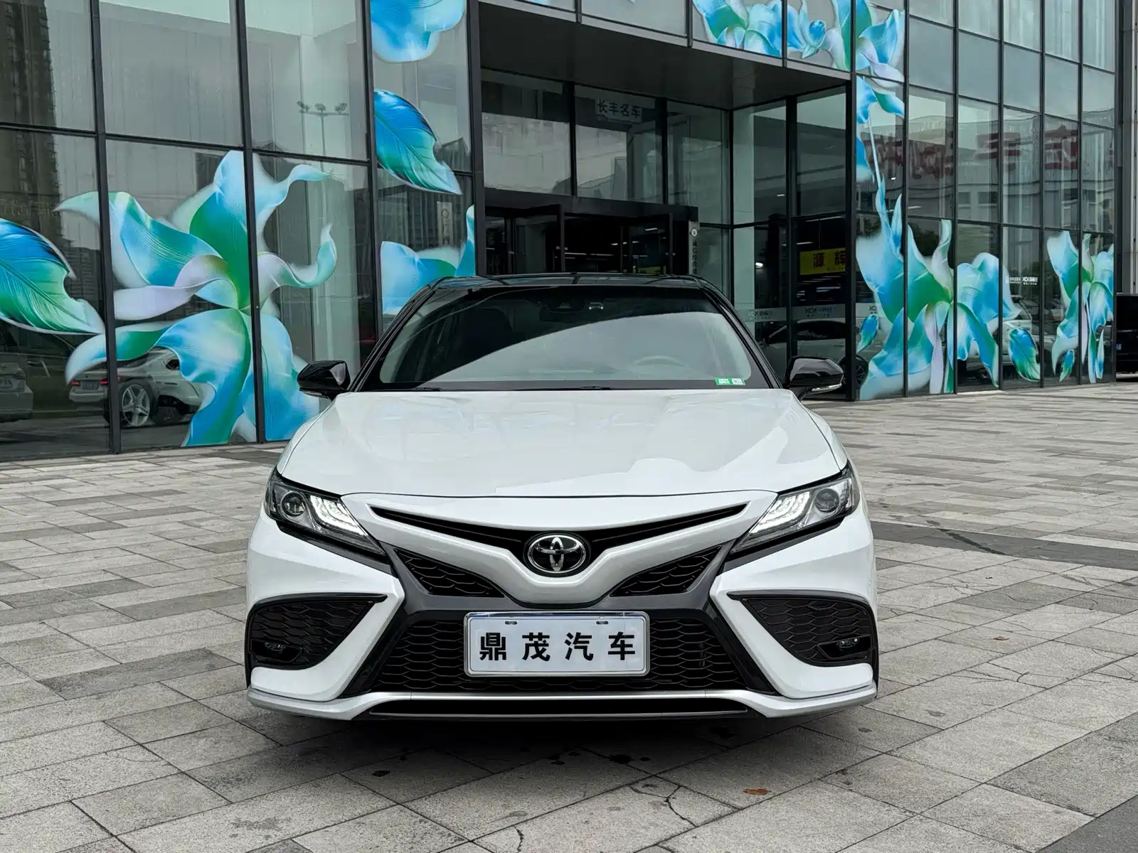 Фото 2 - Toyota Camry