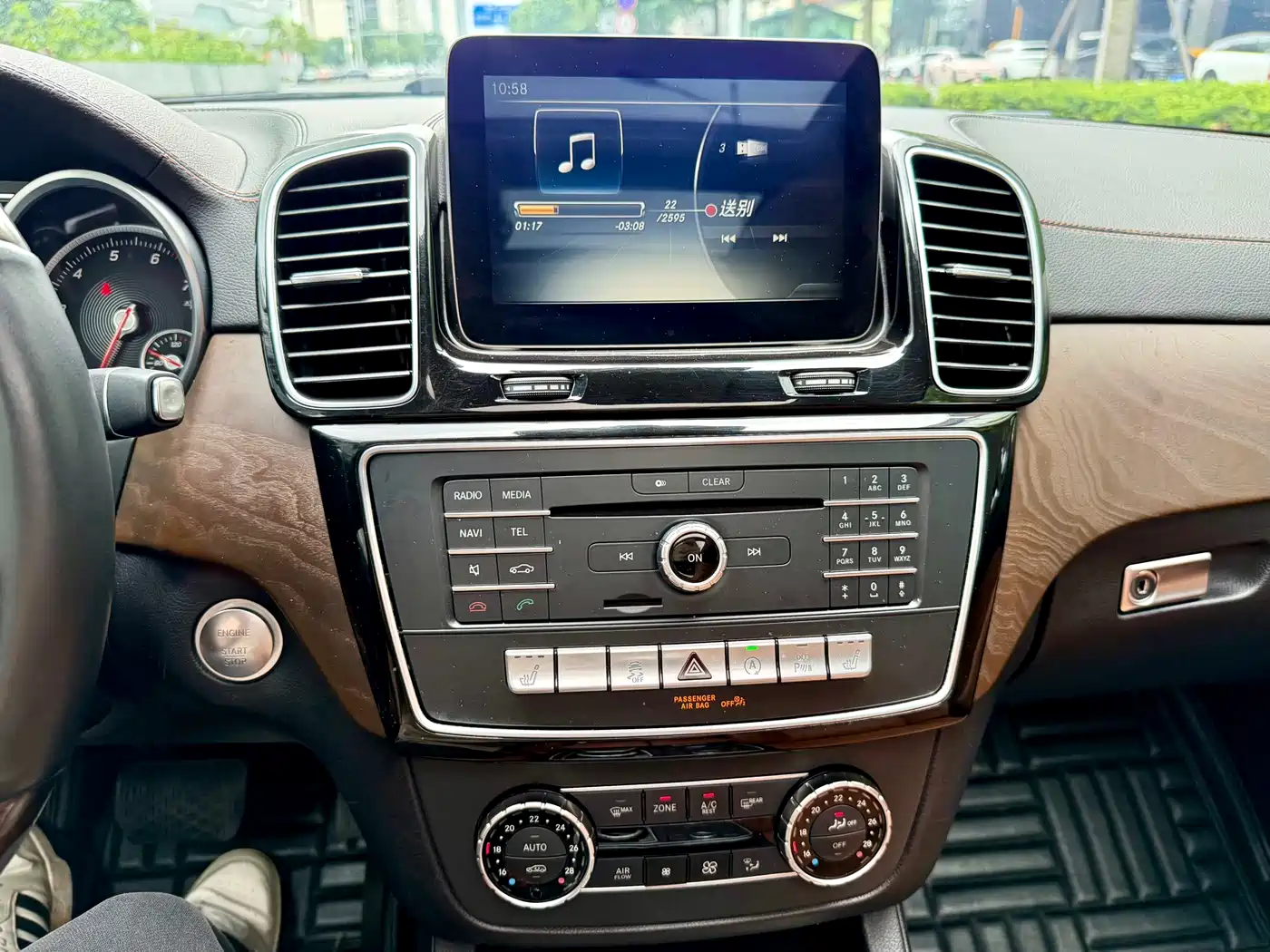 Mercedes-Benz GLS 2016 GLS 400 4MATIC Luxury фото 17