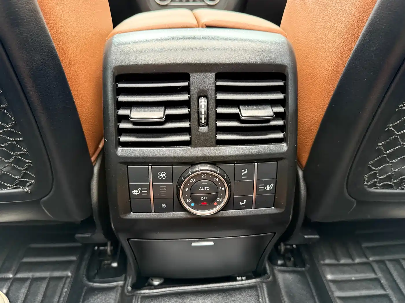 Mercedes-Benz GLS 2016 GLS 400 4MATIC Luxury фото 22