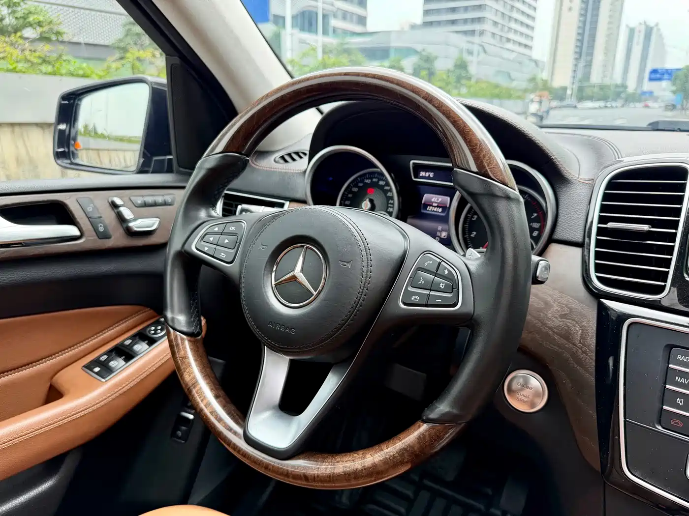 Mercedes-Benz GLS 2016 GLS 400 4MATIC Luxury фото 26