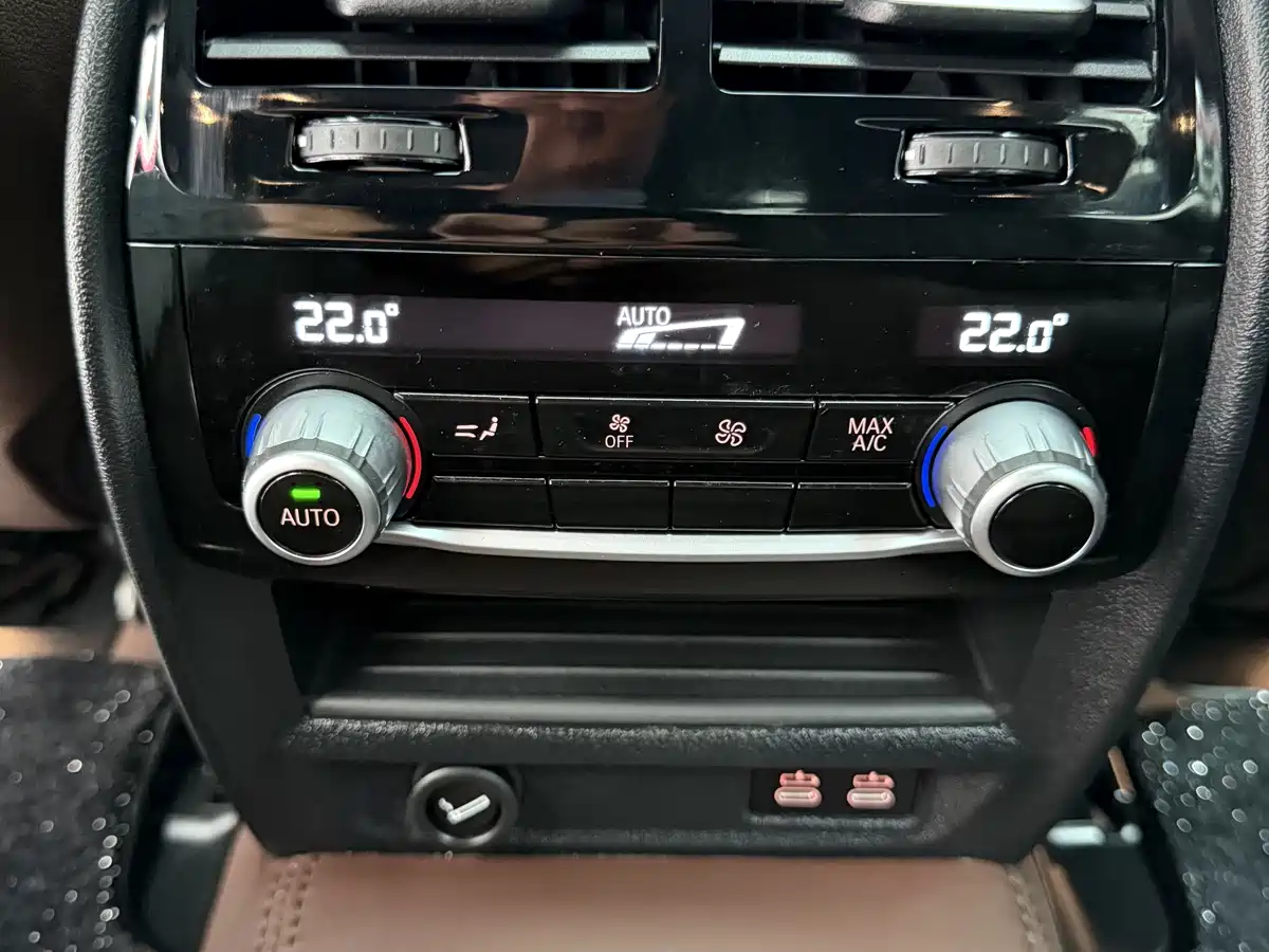 BMW 5 Series 2023 530Li Premium M Sport Package фото 10