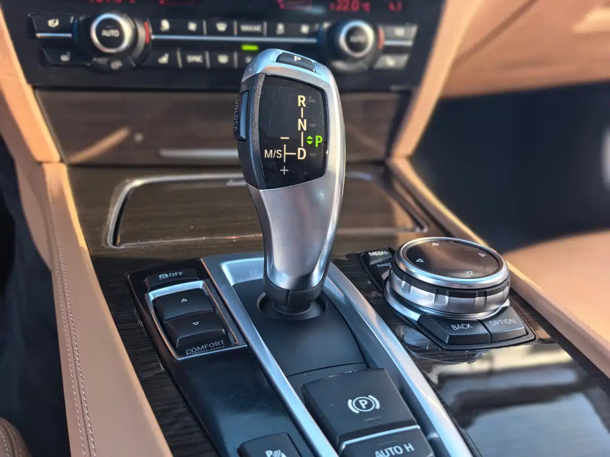 BMW 7 Series 2013 Model 740Li Leading фото 10