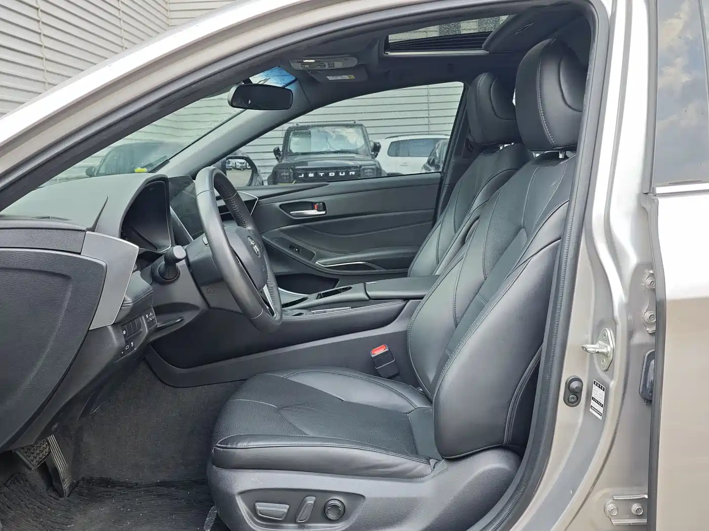 Toyota Avalon 2022 2.0L Luxury Edition фото 8