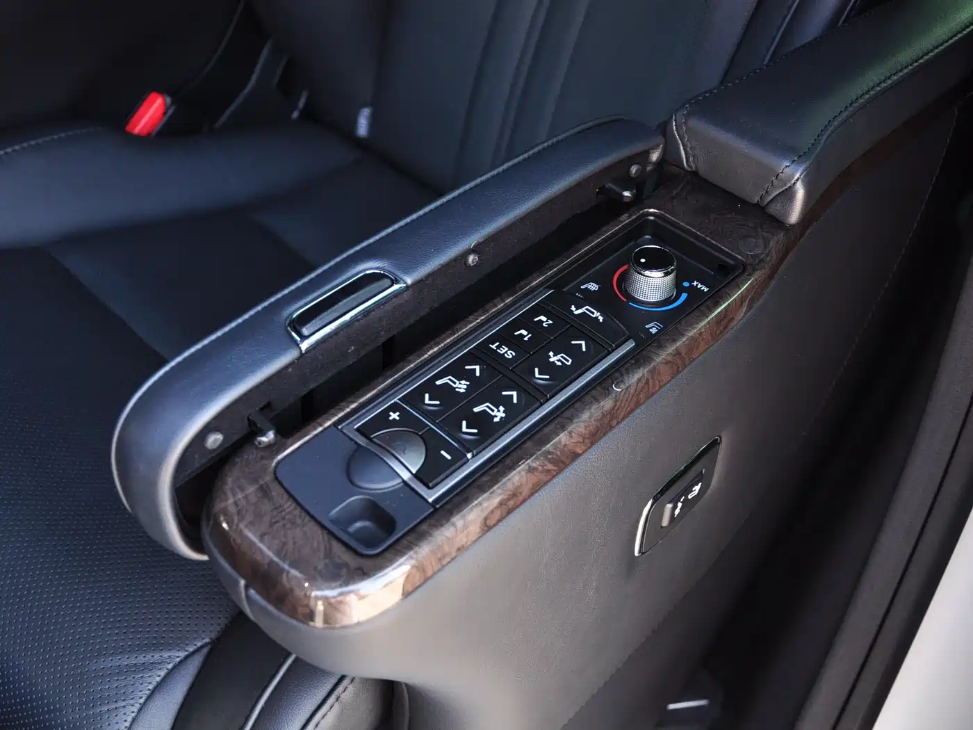 Toyota Alphard 2020 Hybrid 2.5L Premium Edition фото 11