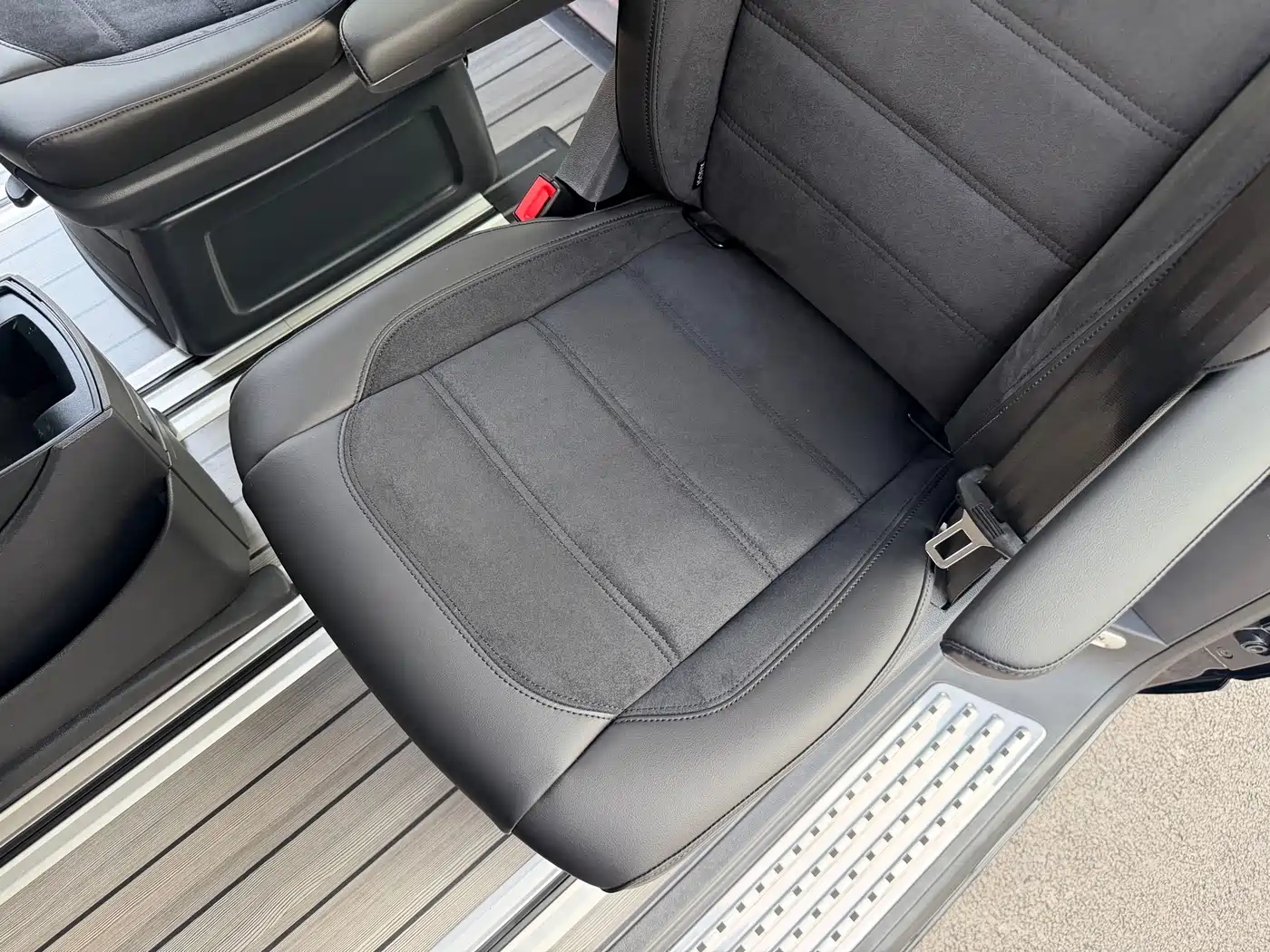 Volkswagen Multivan 2019 2.0TSI 4WD Premium 7-seater фото 24