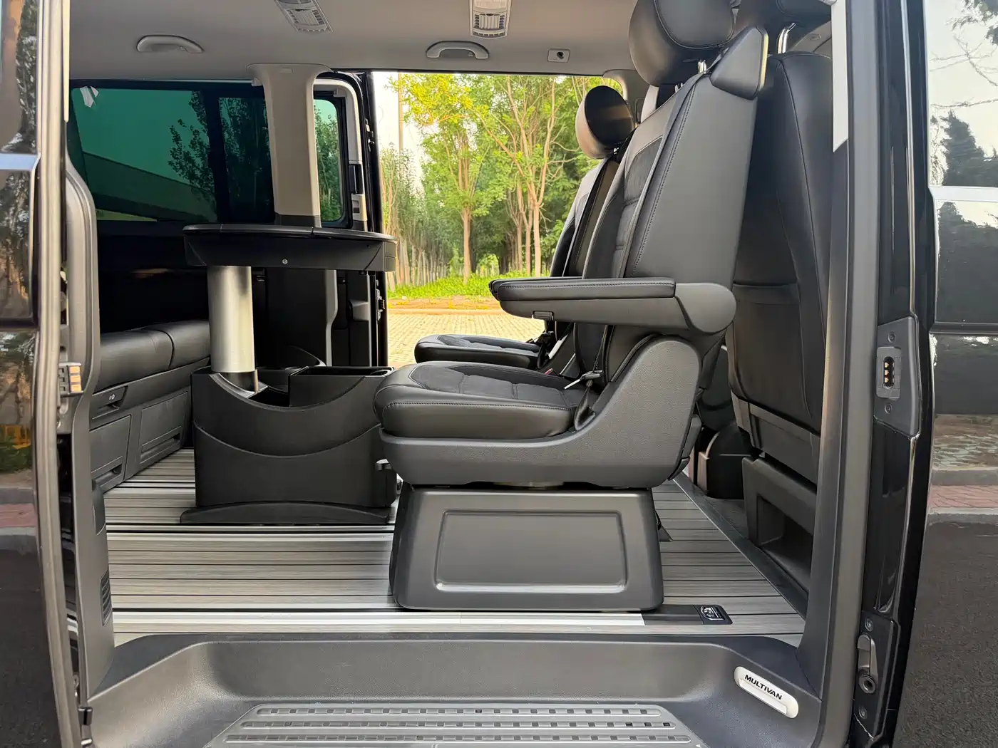 Volkswagen Multivan 2019 2.0TSI 4WD Premium 7-seater фото 25