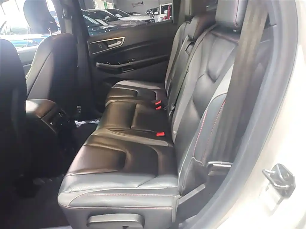 Фото 17 - Ford Edge