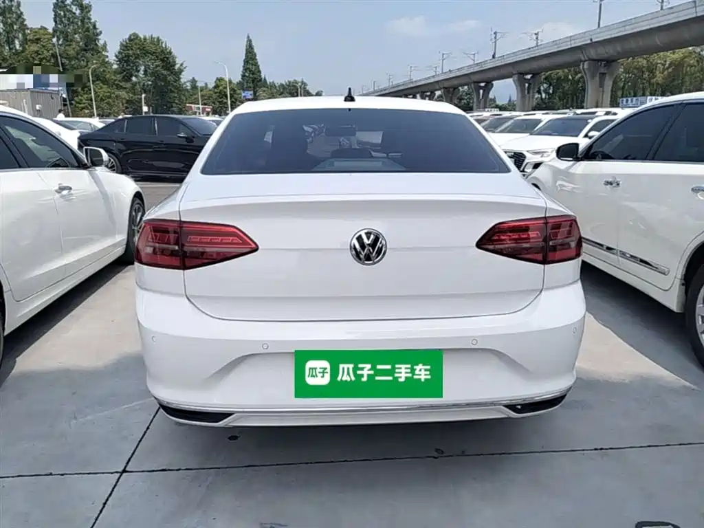 VOLKSWAGEN LINGDU