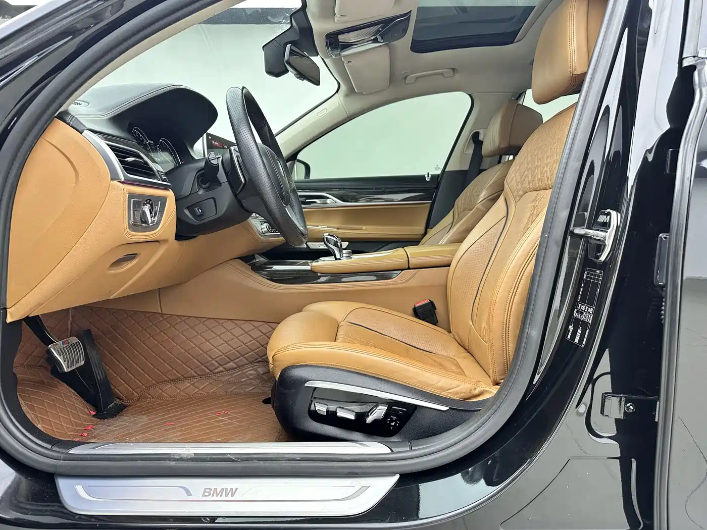 BMW 7 Series 2016 740Li Leading Edition фото 7