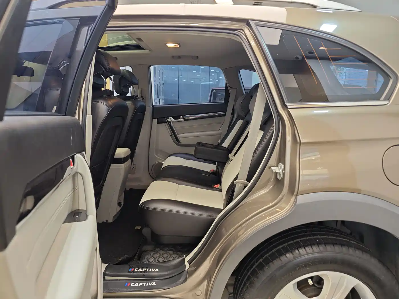 Chevrolet Captiva 2017 2.4L 2WD Urban Edition 5-Seater фото 21
