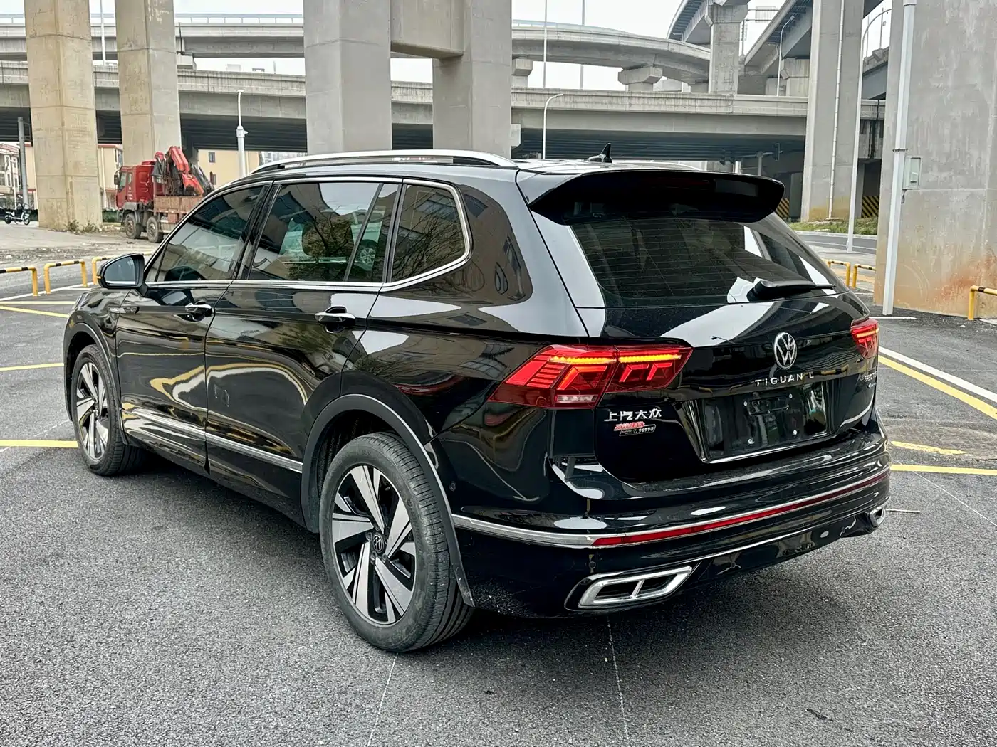 Volkswagen Tiguan L 2023 330TSI Auto 2WD R-Line Premium Edition фото 11