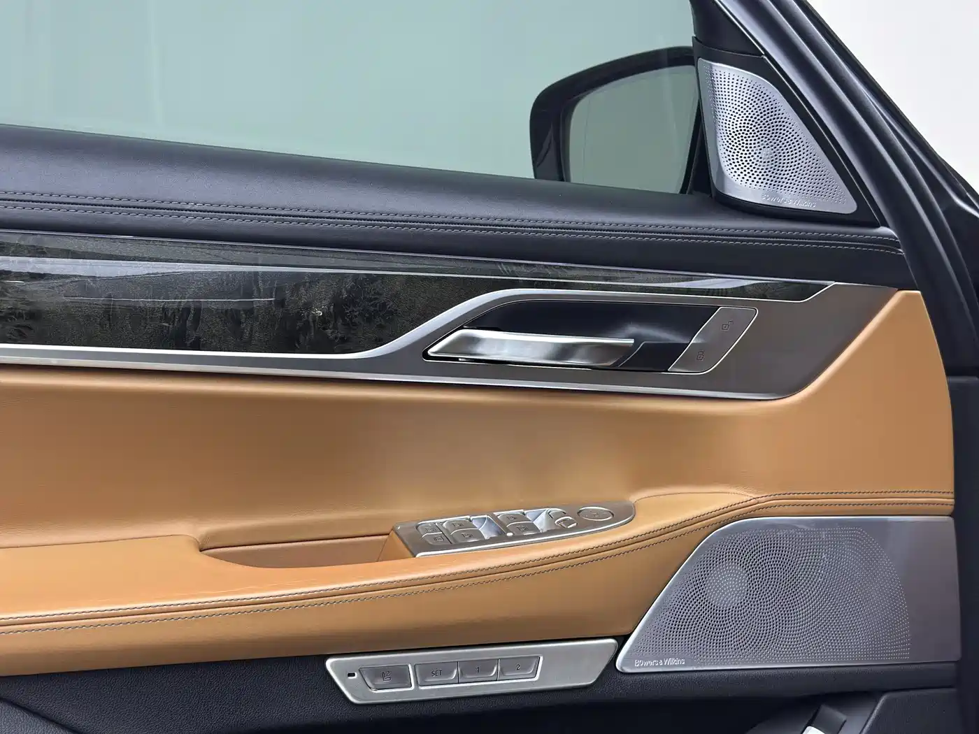 BMW 7 Series 2016 740Li Leading Edition фото 18