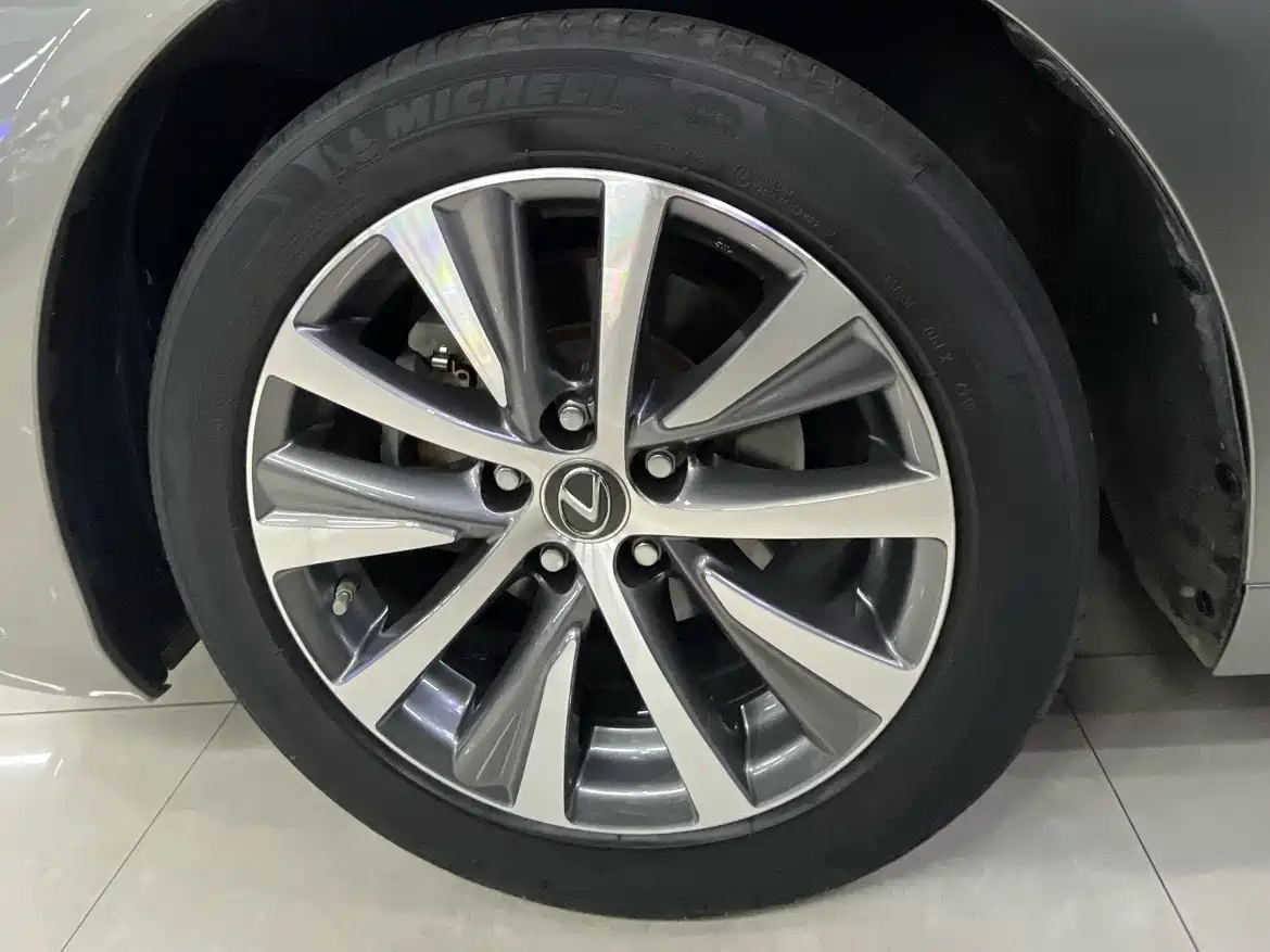 Lexus ES 2020 Model 300h Excellence Edition фото 16