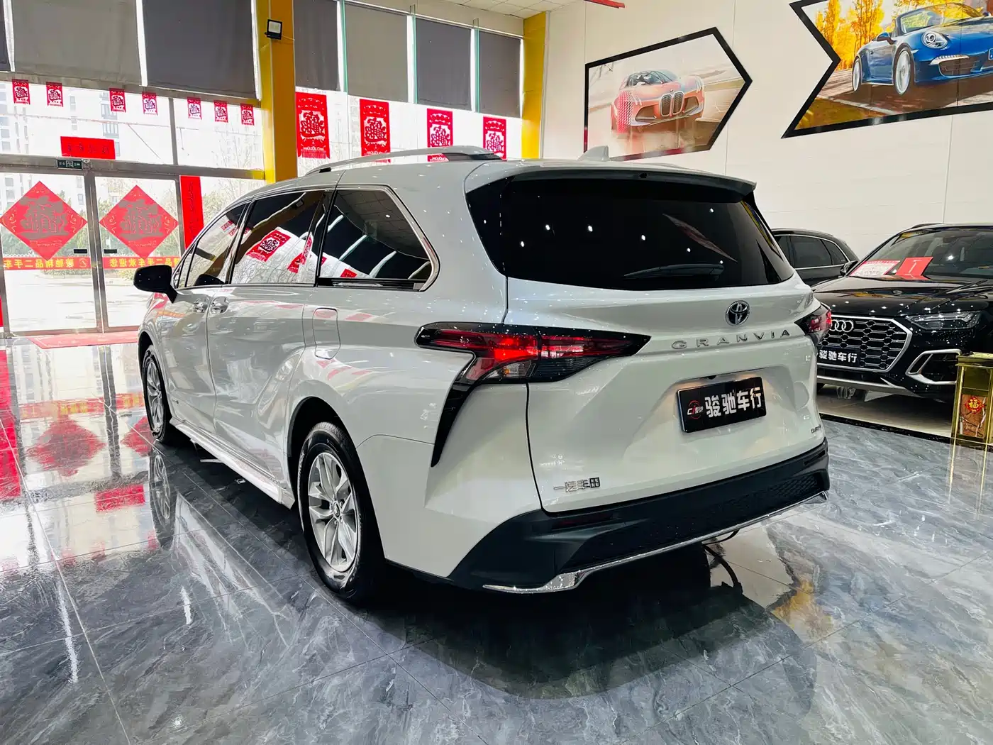 Toyota Granvia 2023 2.5L Hybrid Comfort Edition фото 5