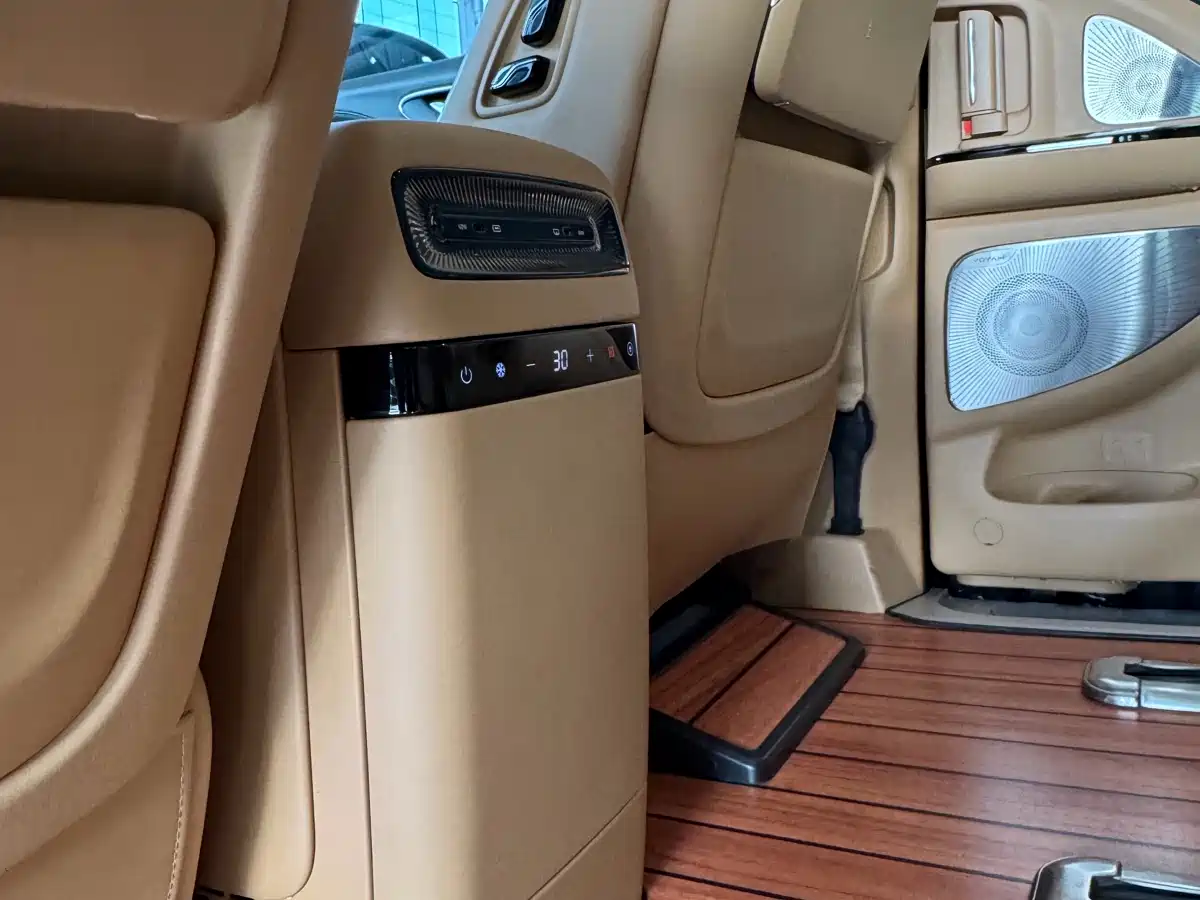 Voyah Auto Voyah Dreamer 2025 PHEV AWD Flagship Kunpeng Edition фото 7