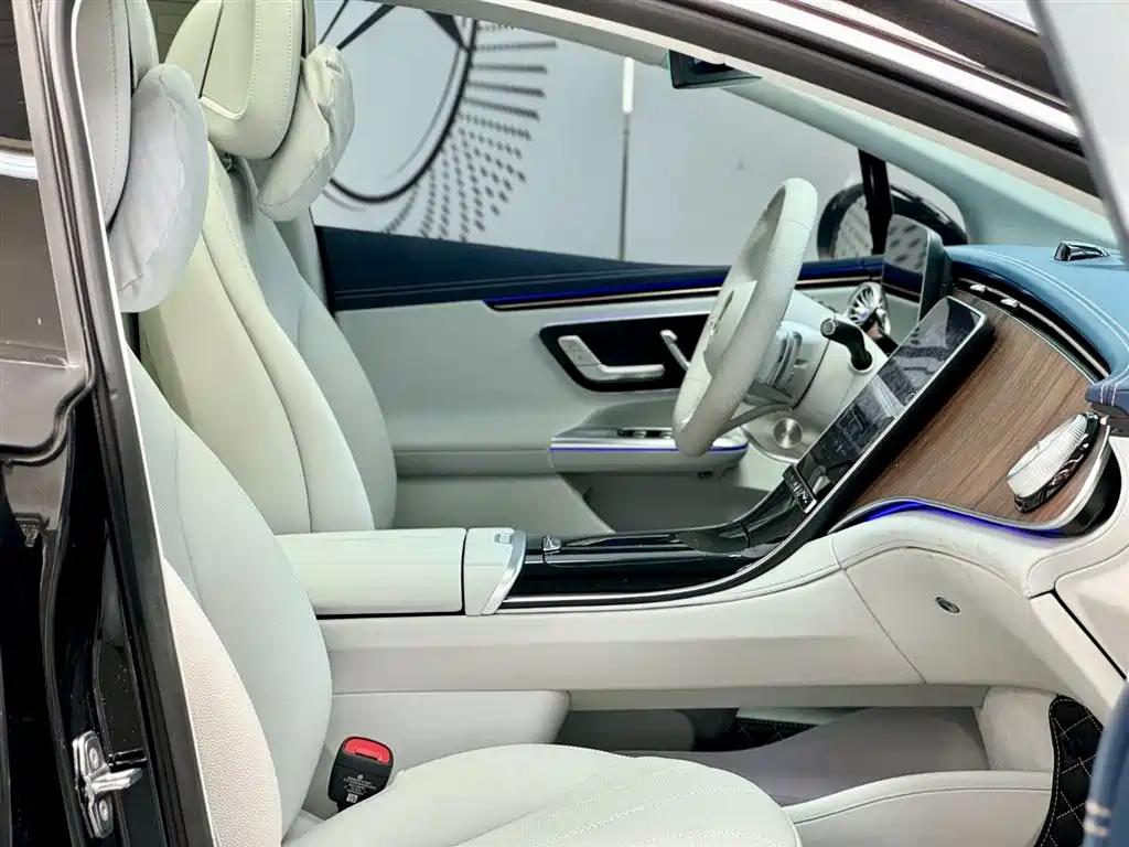 Mercedes-Benz EQE 2025 Model 500 4MATIC Luxury Edition фото 9