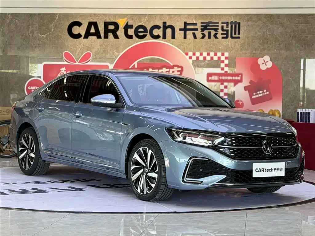 Volkswagen Passat 2022 330TSI Starry Sky Premium Edition фото 2