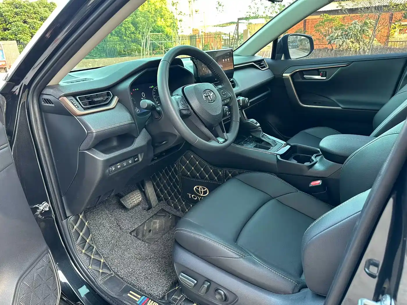 Toyota Wildlander 2024 2.0L CVT 2WD Luxury PLUS Edition фото 4