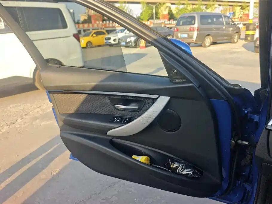 BMW 3 Series 2017 320i M Sport фото 7
